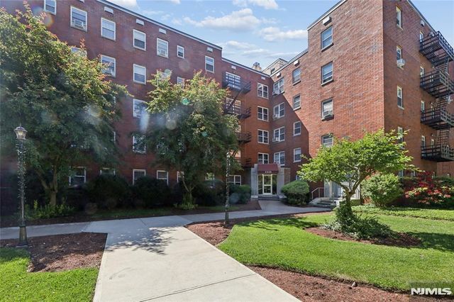 2320 Linwood Avenue 1F, Fort Lee, NJ 07024