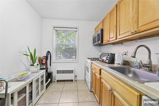 2320 Linwood Avenue 1F, Fort Lee, NJ 07024