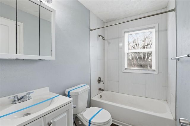 9609 E 68th Street, Raytown, MO 64133