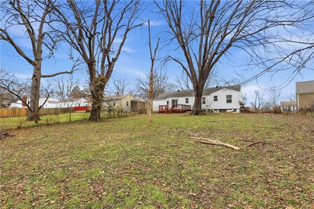 9609 E 68th Street, Raytown, MO 64133