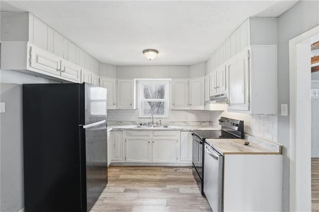 9609 E 68th Street, Raytown, MO 64133