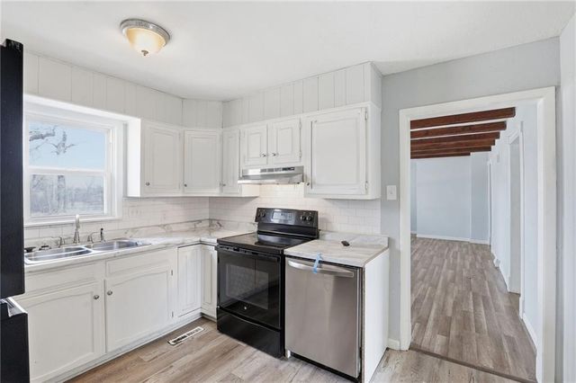 9609 E 68th Street, Raytown, MO 64133