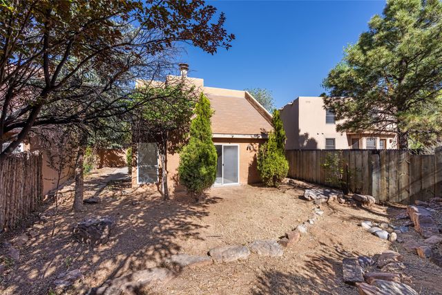2933 Viaje Pavo Real, Santa Fe, NM 87505