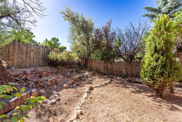 2933 Viaje Pavo Real, Santa Fe, NM 87505