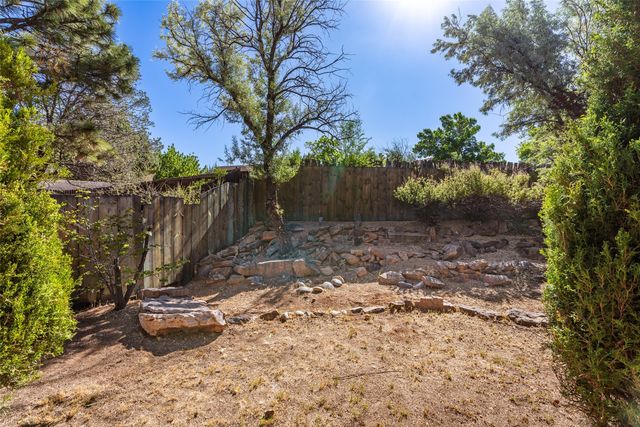 2933 Viaje Pavo Real, Santa Fe, NM 87505