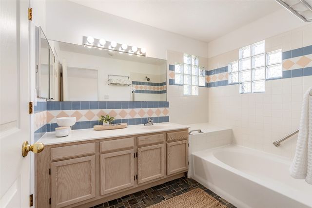 2933 Viaje Pavo Real, Santa Fe, NM 87505
