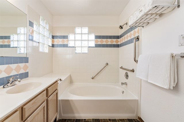 2933 Viaje Pavo Real, Santa Fe, NM 87505