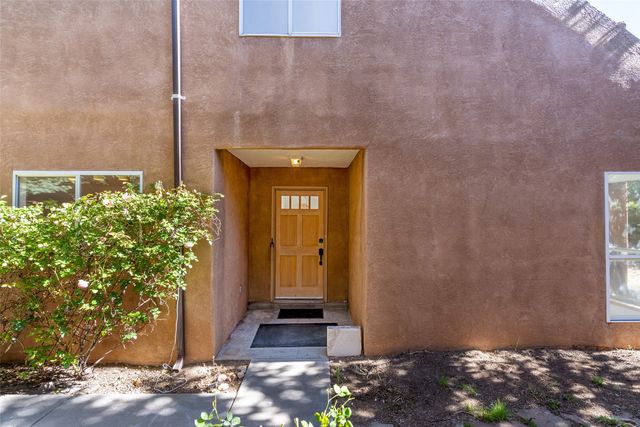 2933 Viaje Pavo Real, Santa Fe, NM 87505