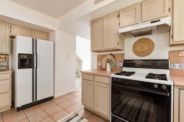 2933 Viaje Pavo Real, Santa Fe, NM 87505