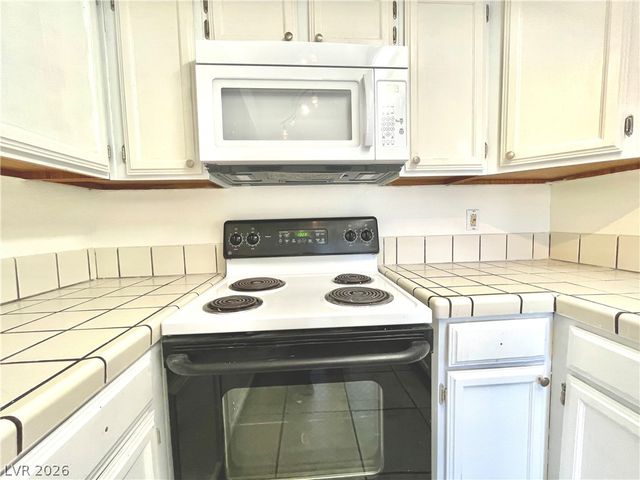 5086 Jeffreys Street 201, Las Vegas, NV 89119