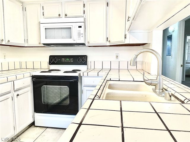 5086 Jeffreys Street 201, Las Vegas, NV 89119