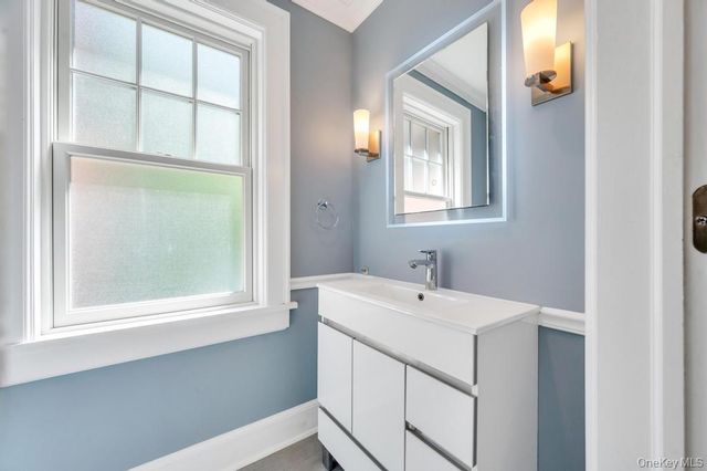 10 Dupont Avenue, White Plains, NY 10605