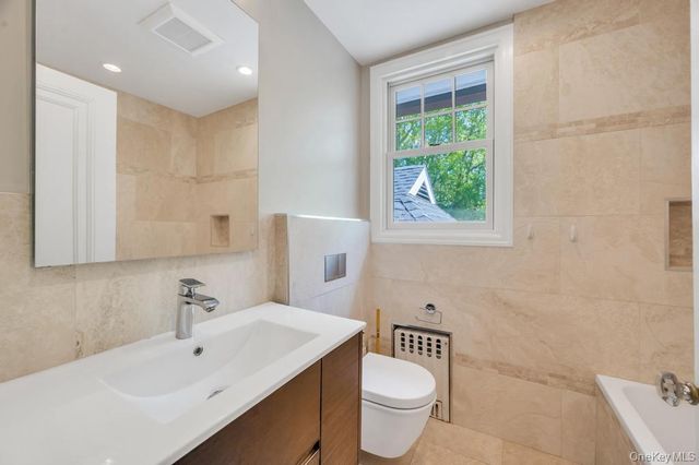10 Dupont Avenue, White Plains, NY 10605