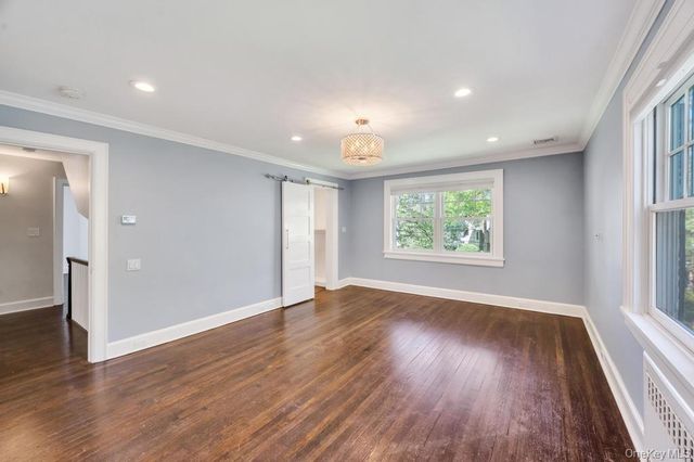 10 Dupont Avenue, White Plains, NY 10605
