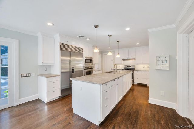 10 Dupont Avenue, White Plains, NY 10605