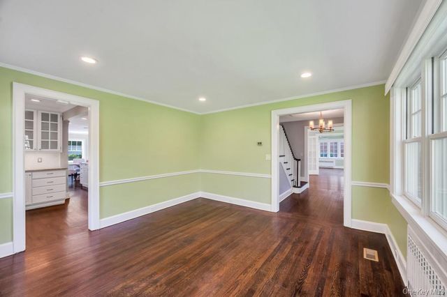 10 Dupont Avenue, White Plains, NY 10605
