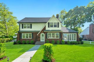 10 Dupont Avenue, White Plains, NY 10605