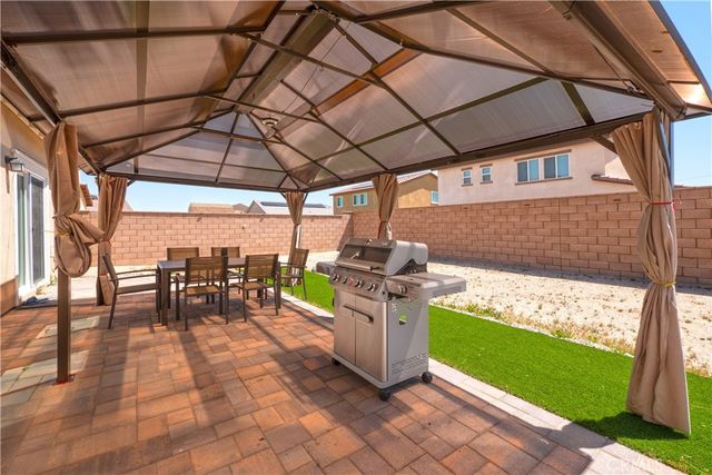 15667 San Diego Ln, Victorville, CA 92394