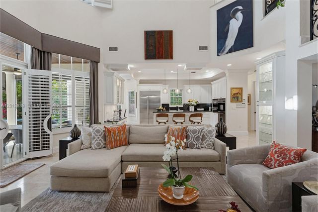6801 SW 94th St, Pinecrest, FL 33156