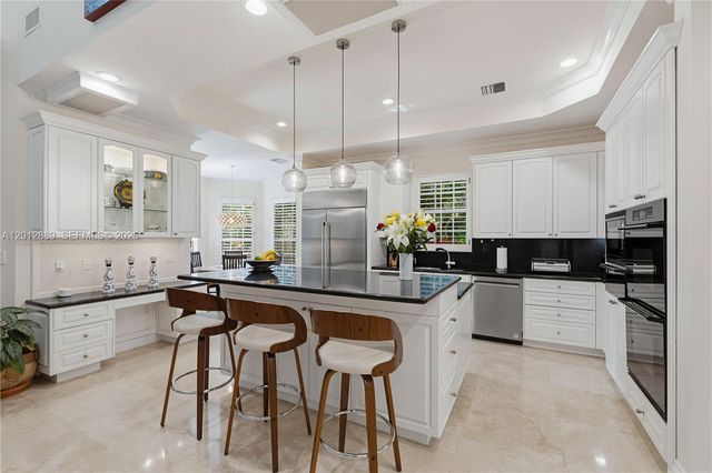 6801 SW 94th St, Pinecrest, FL 33156
