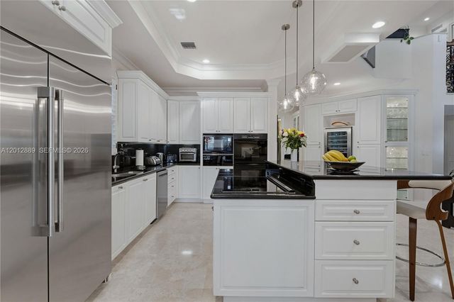 6801 SW 94th St, Pinecrest, FL 33156