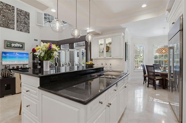 6801 SW 94th St, Pinecrest, FL 33156