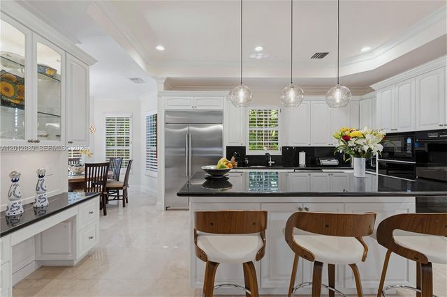 6801 SW 94th St, Pinecrest, FL 33156
