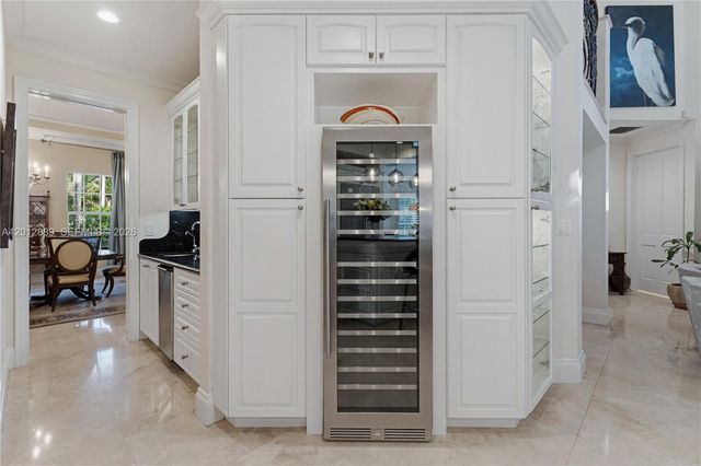 6801 SW 94th St, Pinecrest, FL 33156
