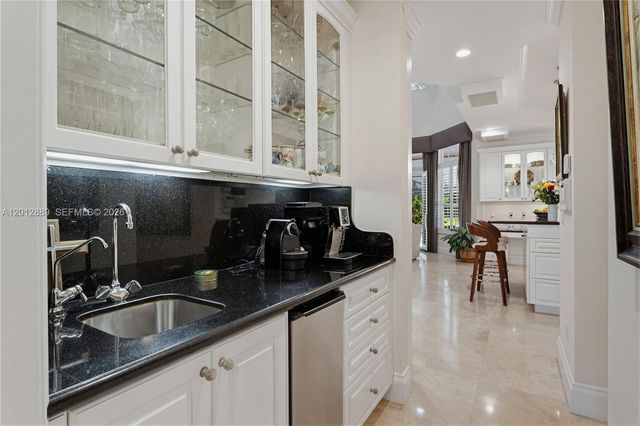 6801 SW 94th St, Pinecrest, FL 33156