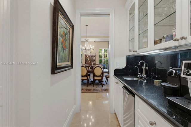 6801 SW 94th St, Pinecrest, FL 33156