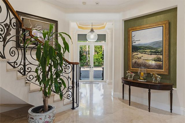 6801 SW 94th St, Pinecrest, FL 33156