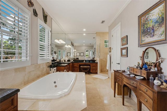 6801 SW 94th St, Pinecrest, FL 33156