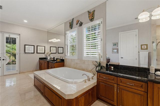 6801 SW 94th St, Pinecrest, FL 33156