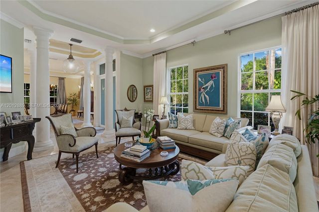 6801 SW 94th St, Pinecrest, FL 33156