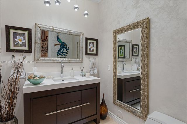 6801 SW 94th St, Pinecrest, FL 33156