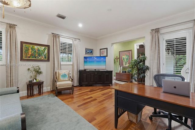 6801 SW 94th St, Pinecrest, FL 33156