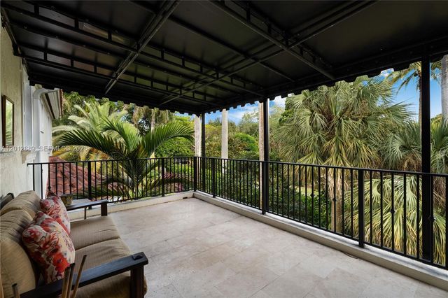 6801 SW 94th St, Pinecrest, FL 33156