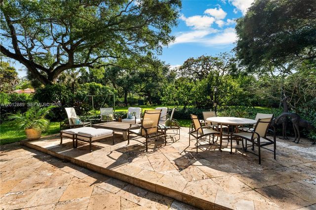6801 SW 94th St, Pinecrest, FL 33156