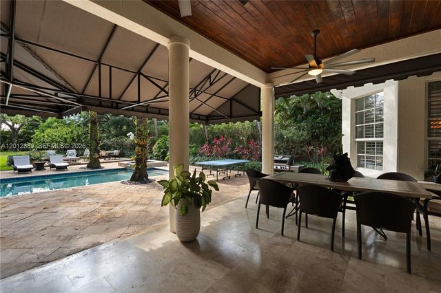 6801 SW 94th St, Pinecrest, FL 33156
