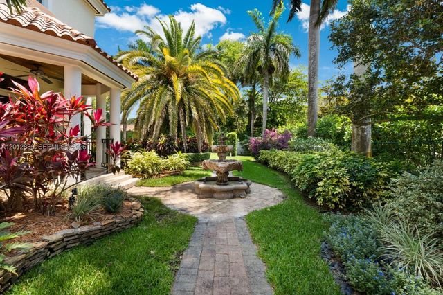6801 SW 94th St, Pinecrest, FL 33156