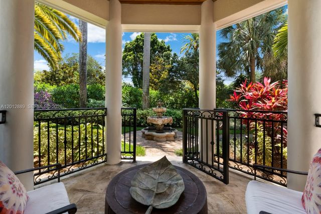 6801 SW 94th St, Pinecrest, FL 33156