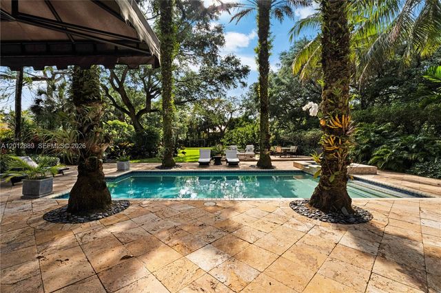 6801 SW 94th St, Pinecrest, FL 33156