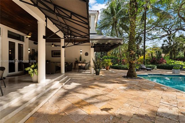 6801 SW 94th St, Pinecrest, FL 33156