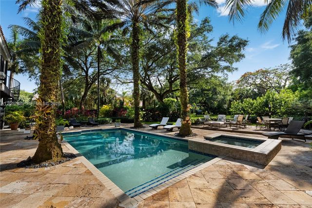 6801 SW 94th St, Pinecrest, FL 33156