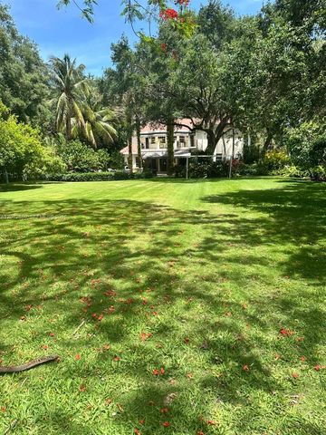 6801 SW 94th St, Pinecrest, FL 33156