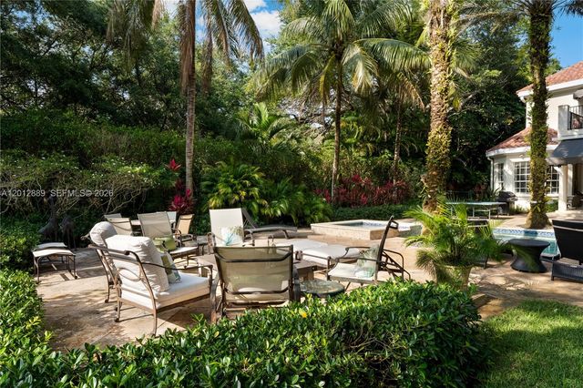 6801 SW 94th St, Pinecrest, FL 33156