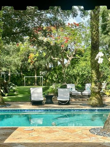 6801 SW 94th St, Pinecrest, FL 33156