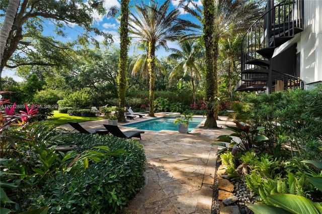 6801 SW 94th St, Pinecrest, FL 33156