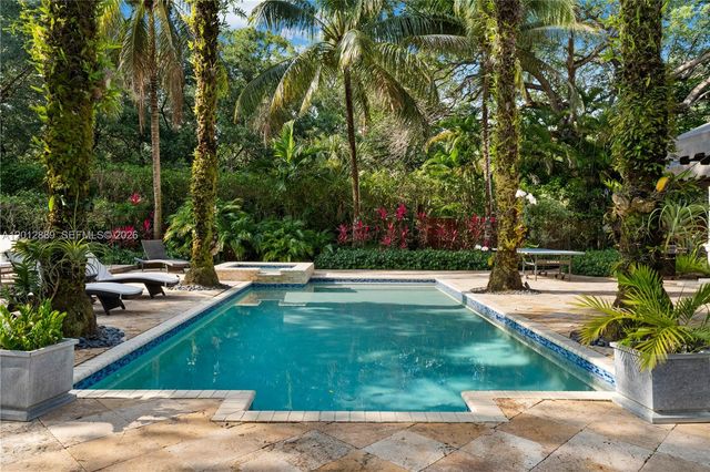 6801 SW 94th St, Pinecrest, FL 33156