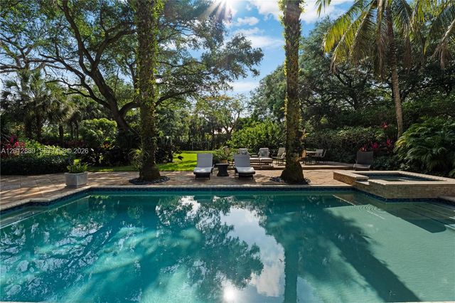 6801 SW 94th St, Pinecrest, FL 33156